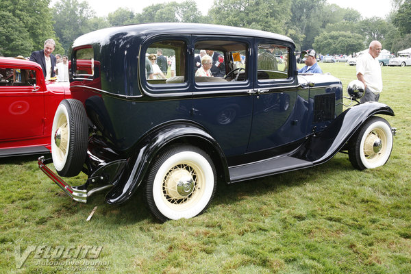 1932 Ford V8 Deluxe Fordor Sedan