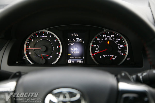 2015 Toyota Camry XSE Instrumentation