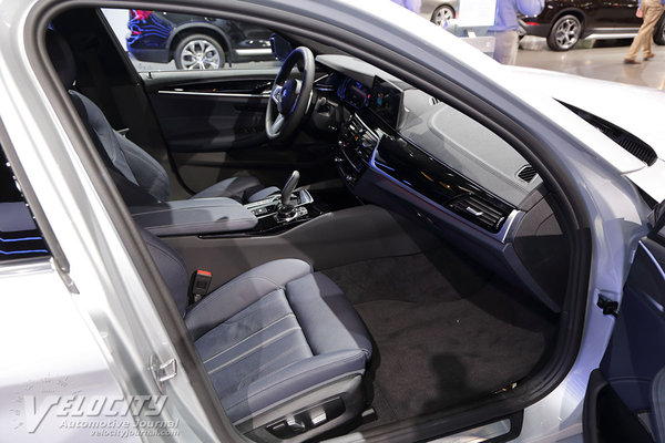 2018 BMW 5-Series 540e sedan Interior