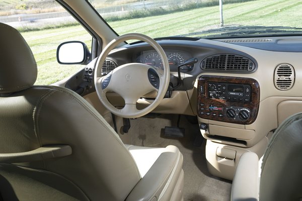 1996 Chrysler Town & Country Interior