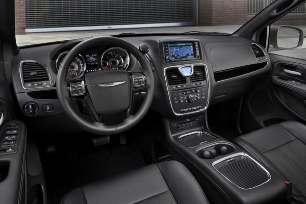 2013 Chrysler Town & Country S Instrumentation