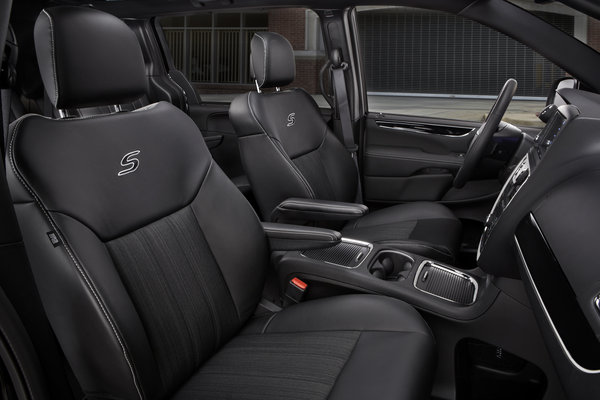 2013 Chrysler Town & Country S Interior