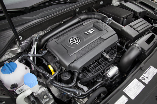 2014 Volkswagen Passat Sport Engine