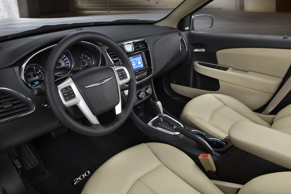 2013 Chrysler 200 Sedan Interior