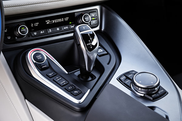 2014 BMW i8 Instrumentation