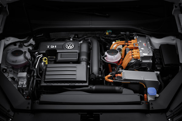 2015 Volkswagen Passat GTE Engine
