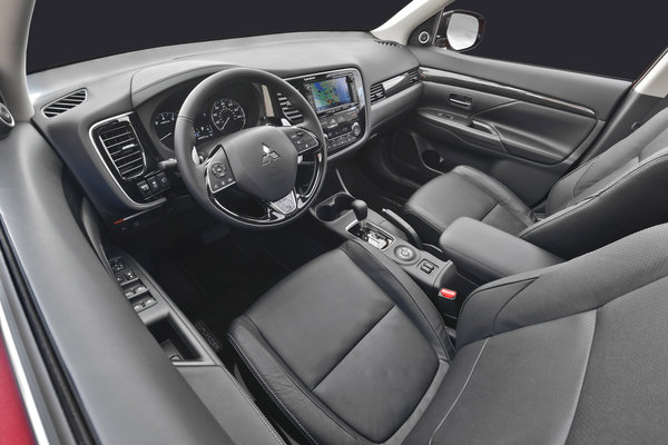 2016 Mitsubishi Outlander Interior