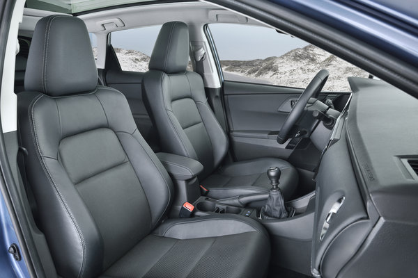 2015 Toyota Auris Interior