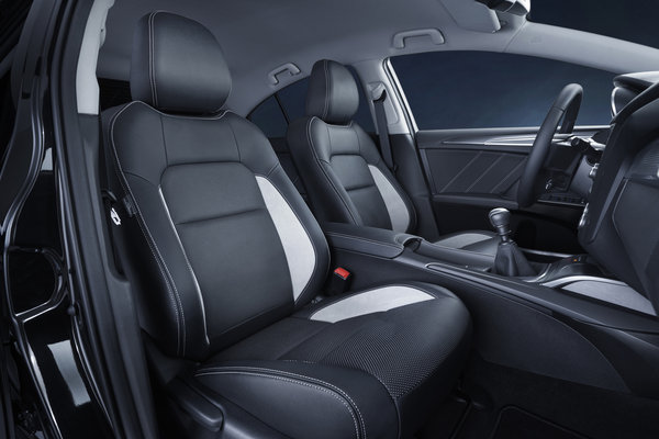 2015 Toyota Avensis Interior
