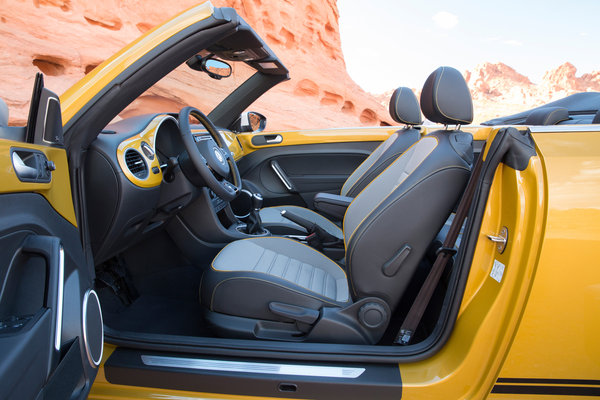 2016 Volkswagen Beetle Dune Convertible Interior