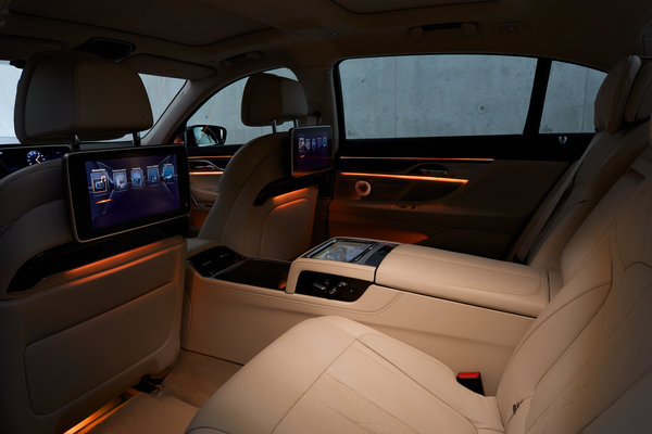 2016 BMW 7-Series Interior