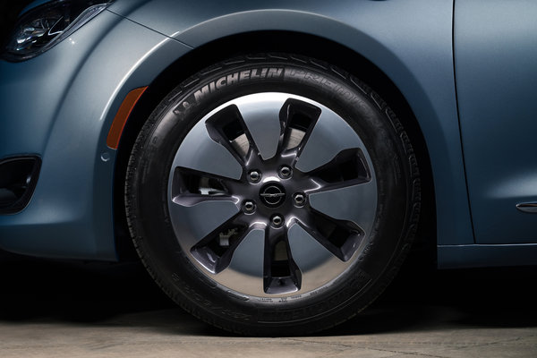 2017 Chrysler Pacifica Wheel