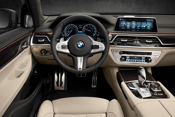 2017 BMW 7-Series Instrumentation