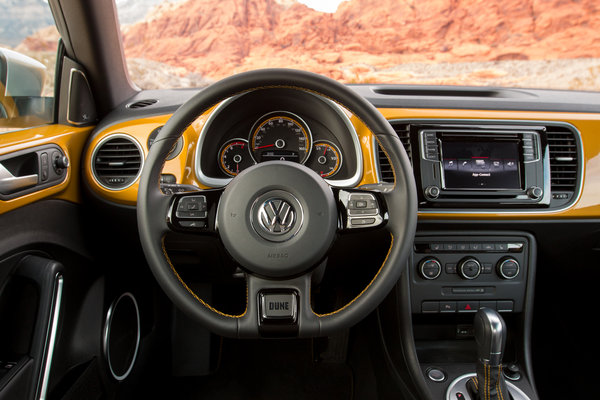 2017 Volkswagen Beetle Dune Convertible Instrumentation