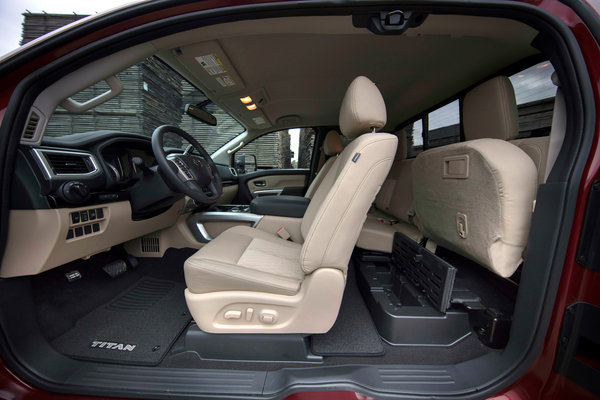 2017 Nissan Titan King Cab Interior