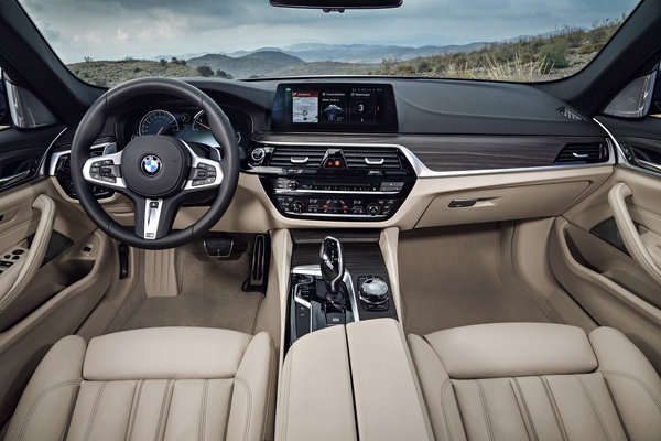 2018 BMW 5-Series Touring Interior