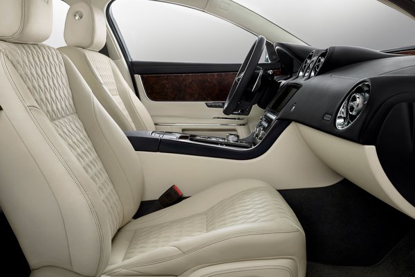 2019 Jaguar XJ Interior