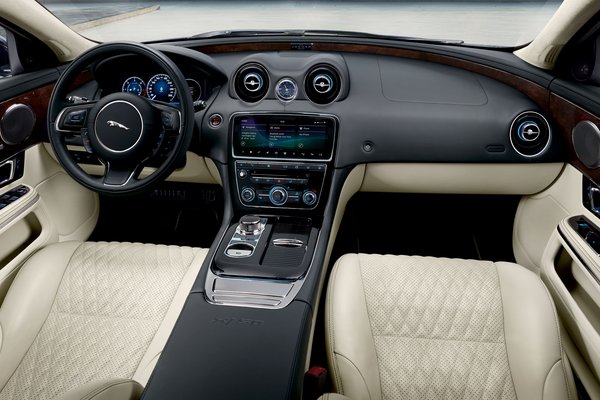 2019 Jaguar XJ 50 Interior