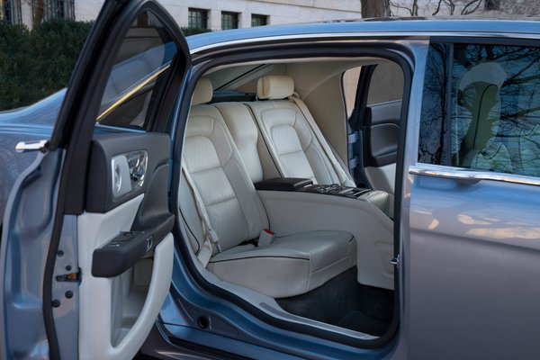 2019 Lincoln Continental Coach Door Interior