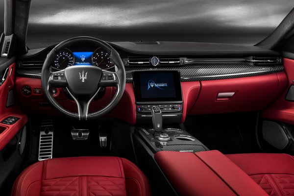 2019 Maserati Quattroporte GTS Interior