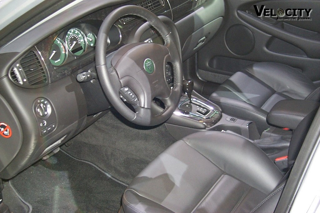 2002 Jaguar X-Type interior