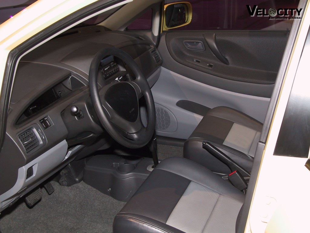 2003 Suzuki Aerio SX interior