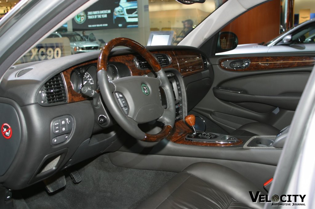 2004 Jaguar XJ interior