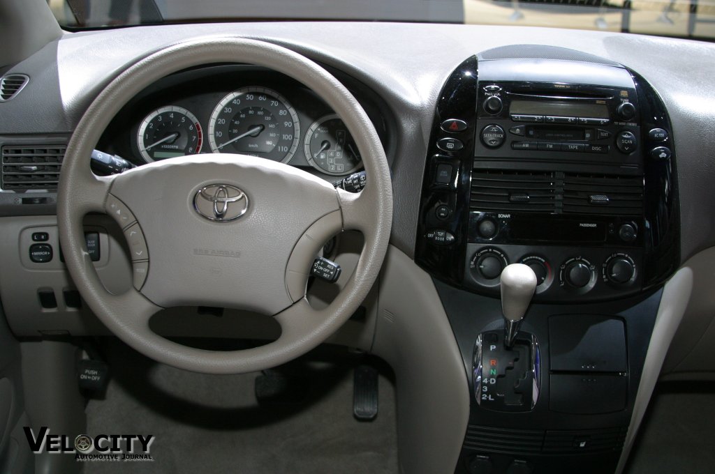 2004 Toyota Sienna interior