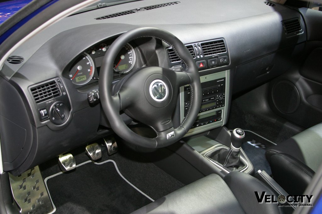2003 Volkswagen R32 interior