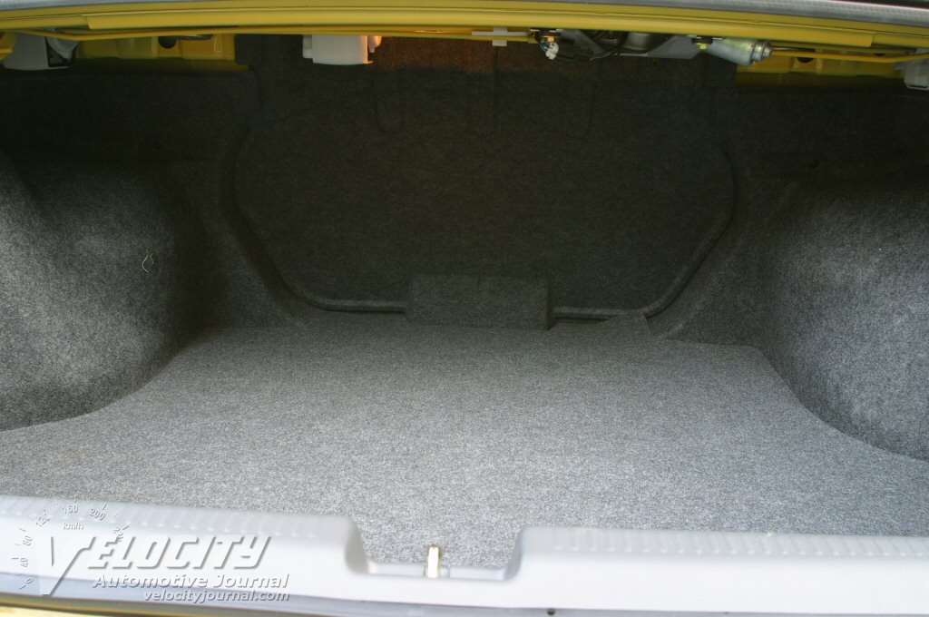 2003 Mitsubishi Lancer Evolution VIII cargo area