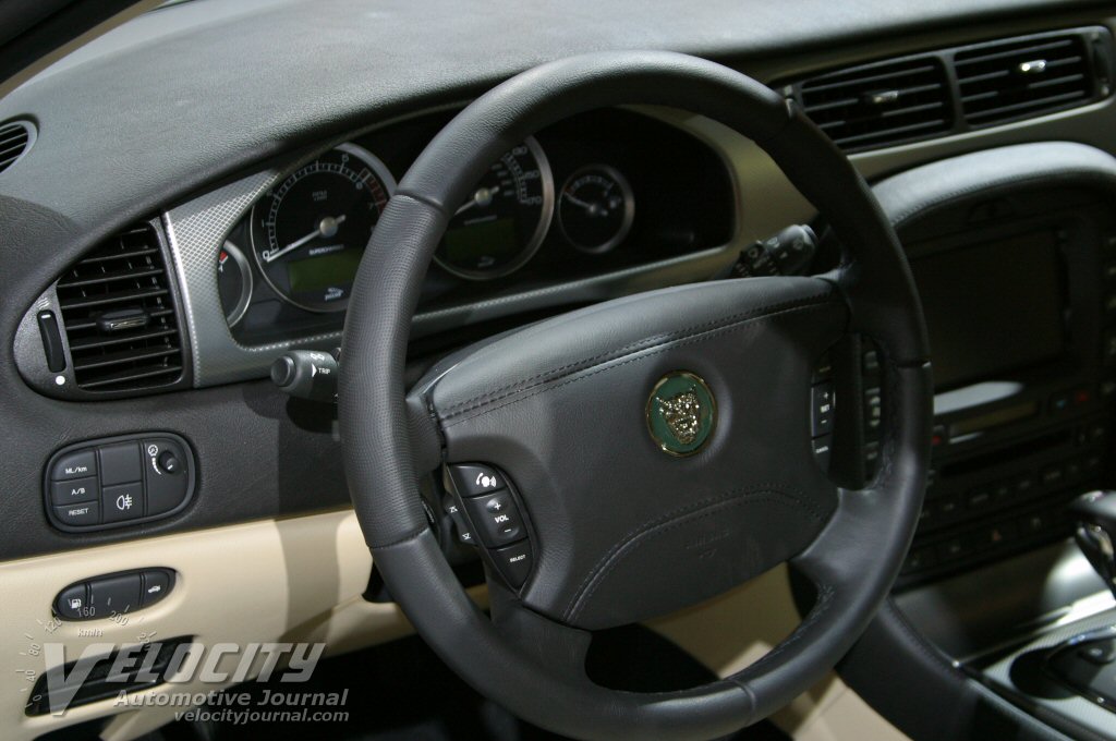 2005 Jaguar S-Type Instrumentation