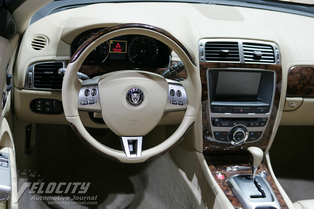 2007 Jaguar XK convertible Instrumentation