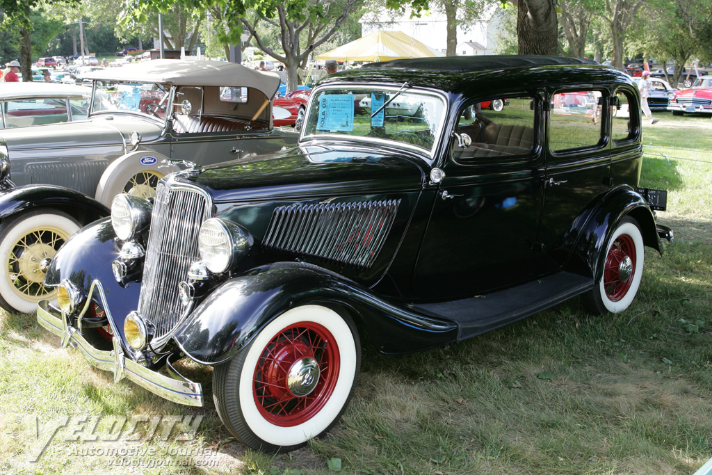 1933 Ford Deluxe Fordor