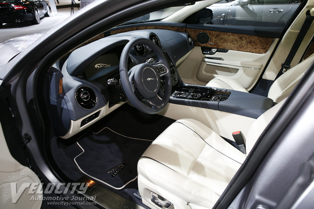 2010 Jaguar XJ Interior