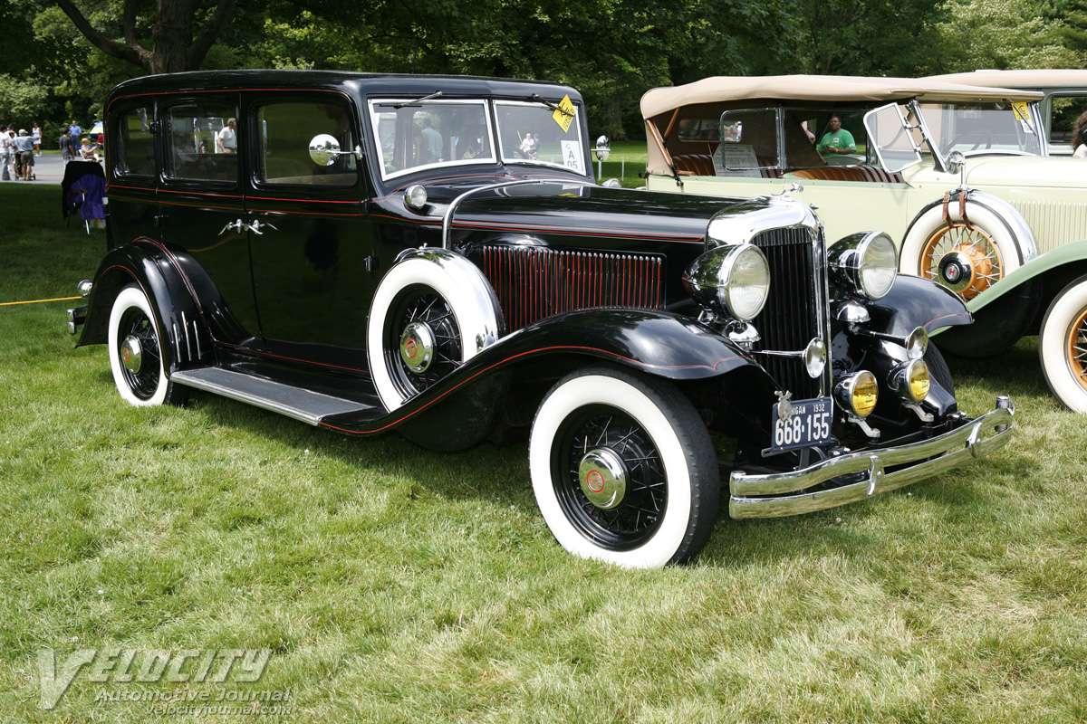 1932 Chrysler CP8 Eight sedan