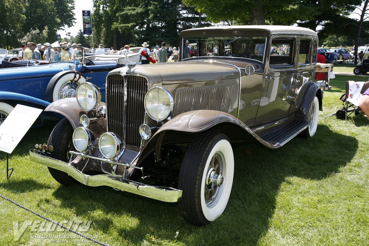 1932 Auburn 12-160A 4 door sedan