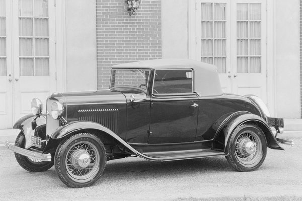 1932 Ford Model 18 Deluxe Cabriolet