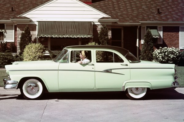 1956 Ford Customline 4d sedan