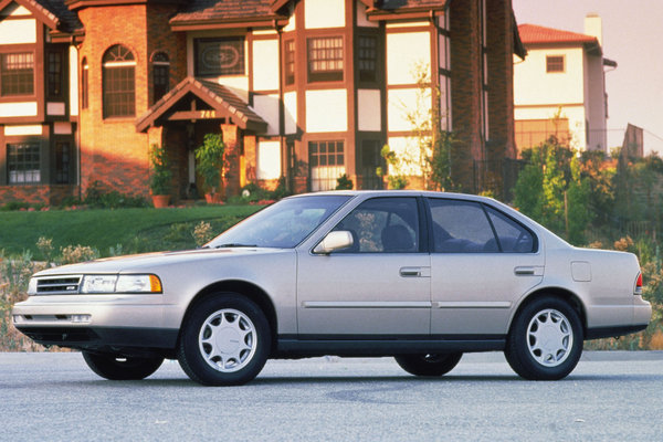 1990 Nissan Maxima GXE sedan