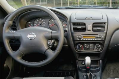 2004 Nissan Sentra SE-R instrumentation
