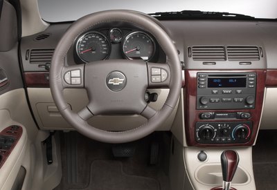 2005 Chevrolet Cobalt sedan Instrumentation