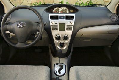 2007 Toyota Yaris sedan Instrumentation