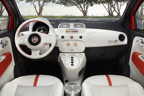 2013 Fiat 500 e Instrumentation