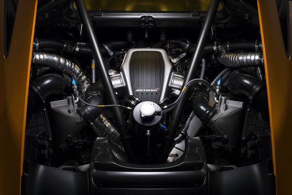 2012 McLaren 12C Can-Am Edition Engine