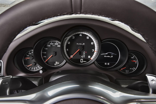 2014 Porsche 911 Turbo Instrumentation