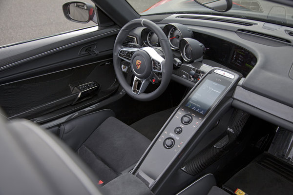 2014 Porsche 918 Spyder Interior