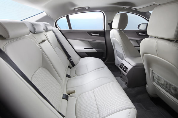 2016 Jaguar XE sedan Interior