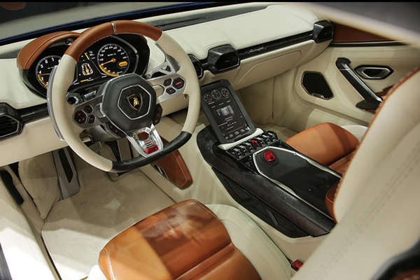 2014 Lamborghini Asterion LPI 910-4 Interior