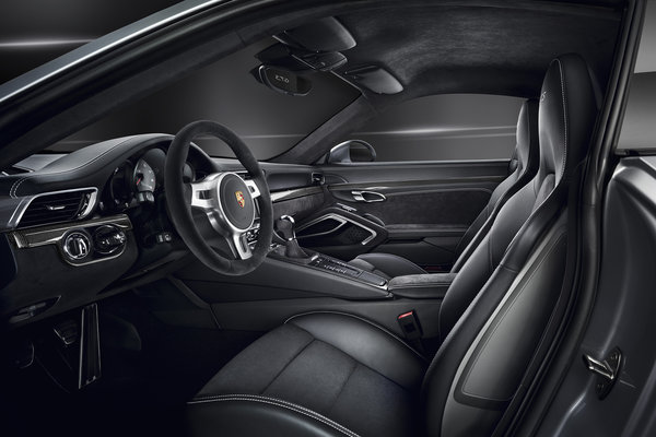 2015 Porsche 911 Carrera GTS Coupe Interior