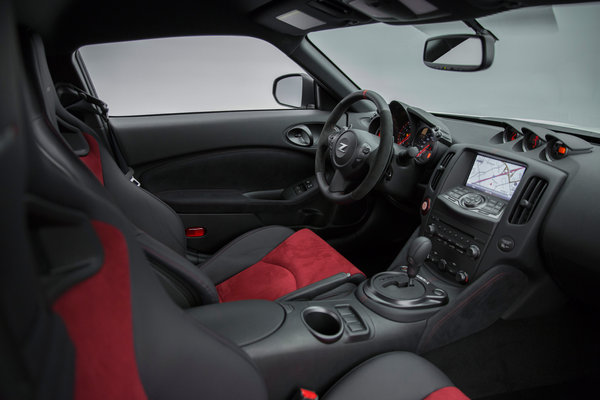 2016 Nissan 370Z Interior